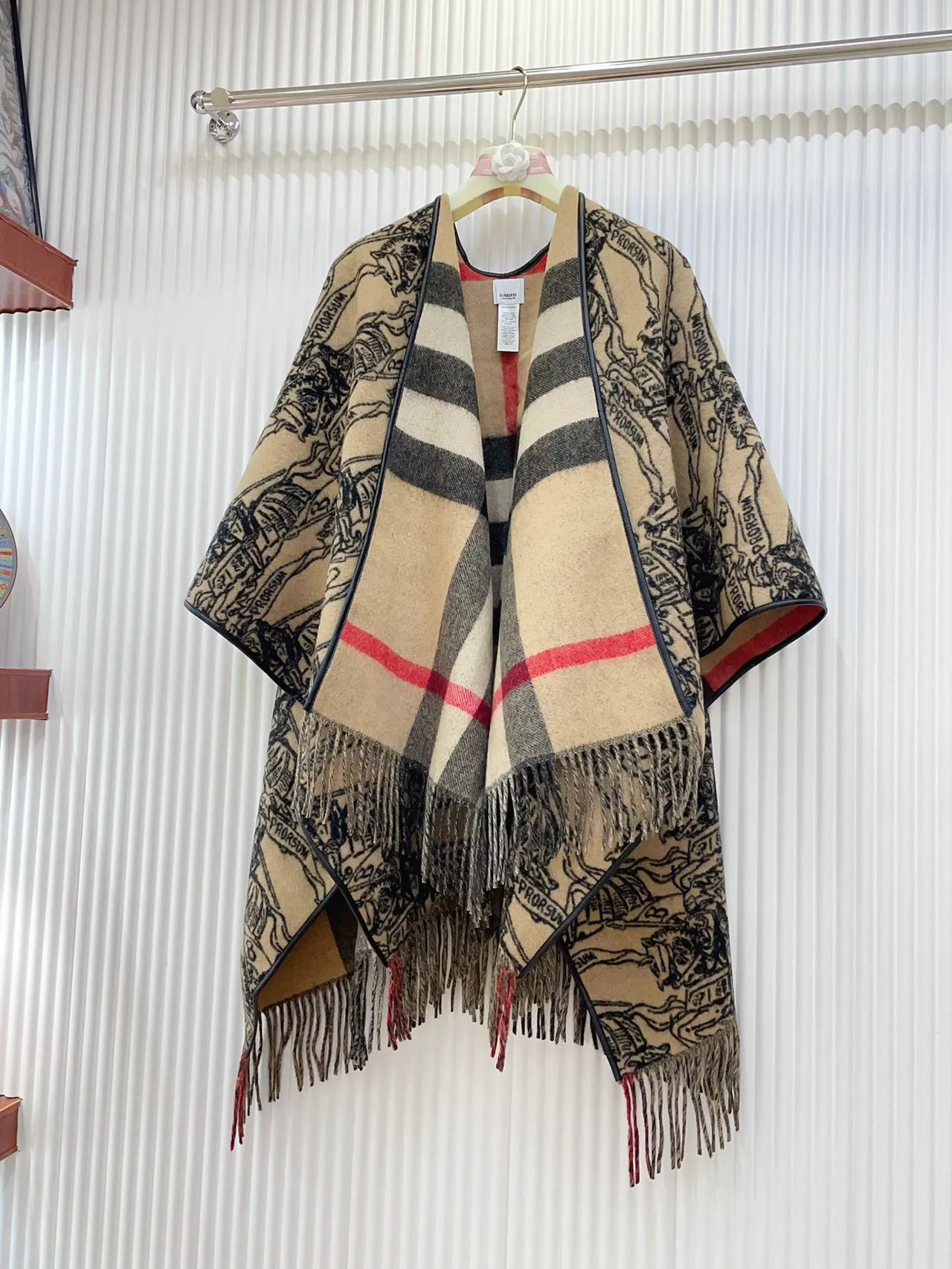 Burberry भूरा लाल चेक-প্যাটার্নড ক্যাশমিয়ার স্কার্ফ 6