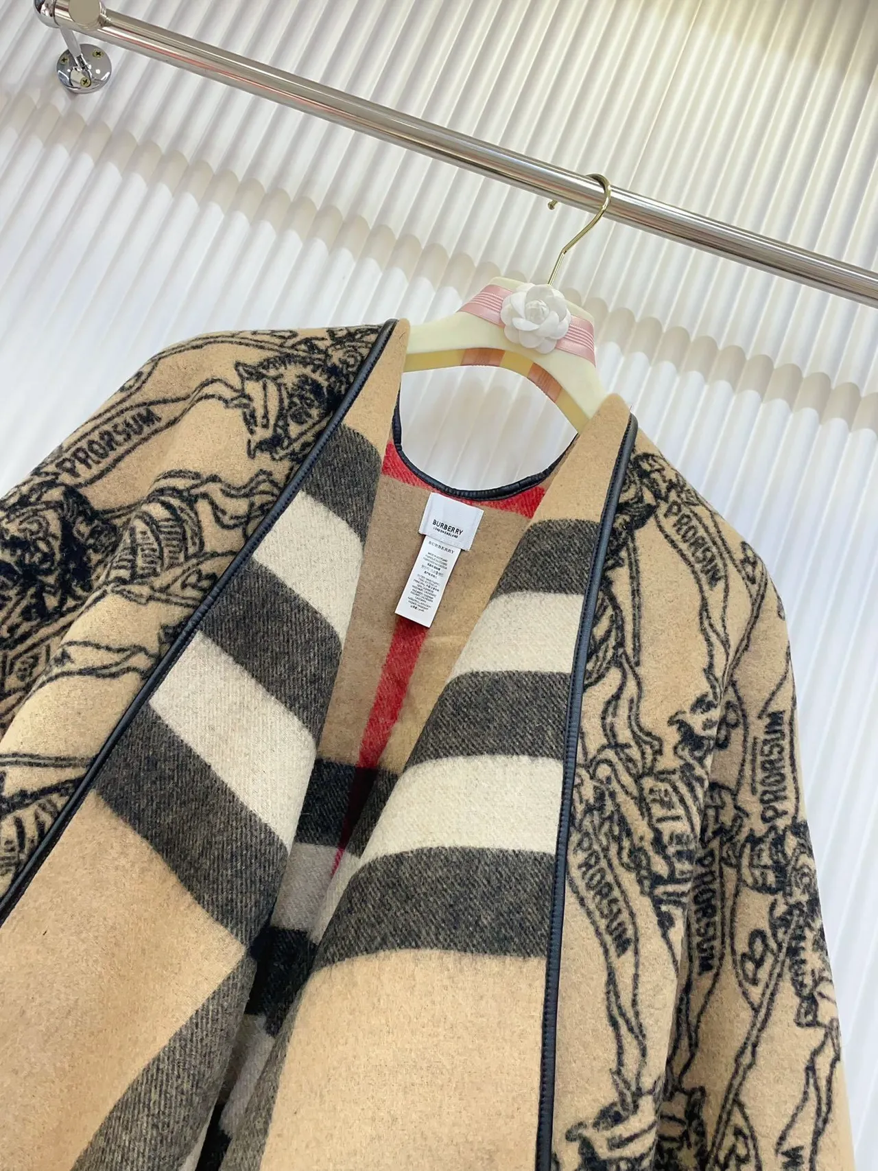 Burberry भूरा लाल चेक-প্যাটার্নড ক্যাশমিয়ার স্কার্ফ 8