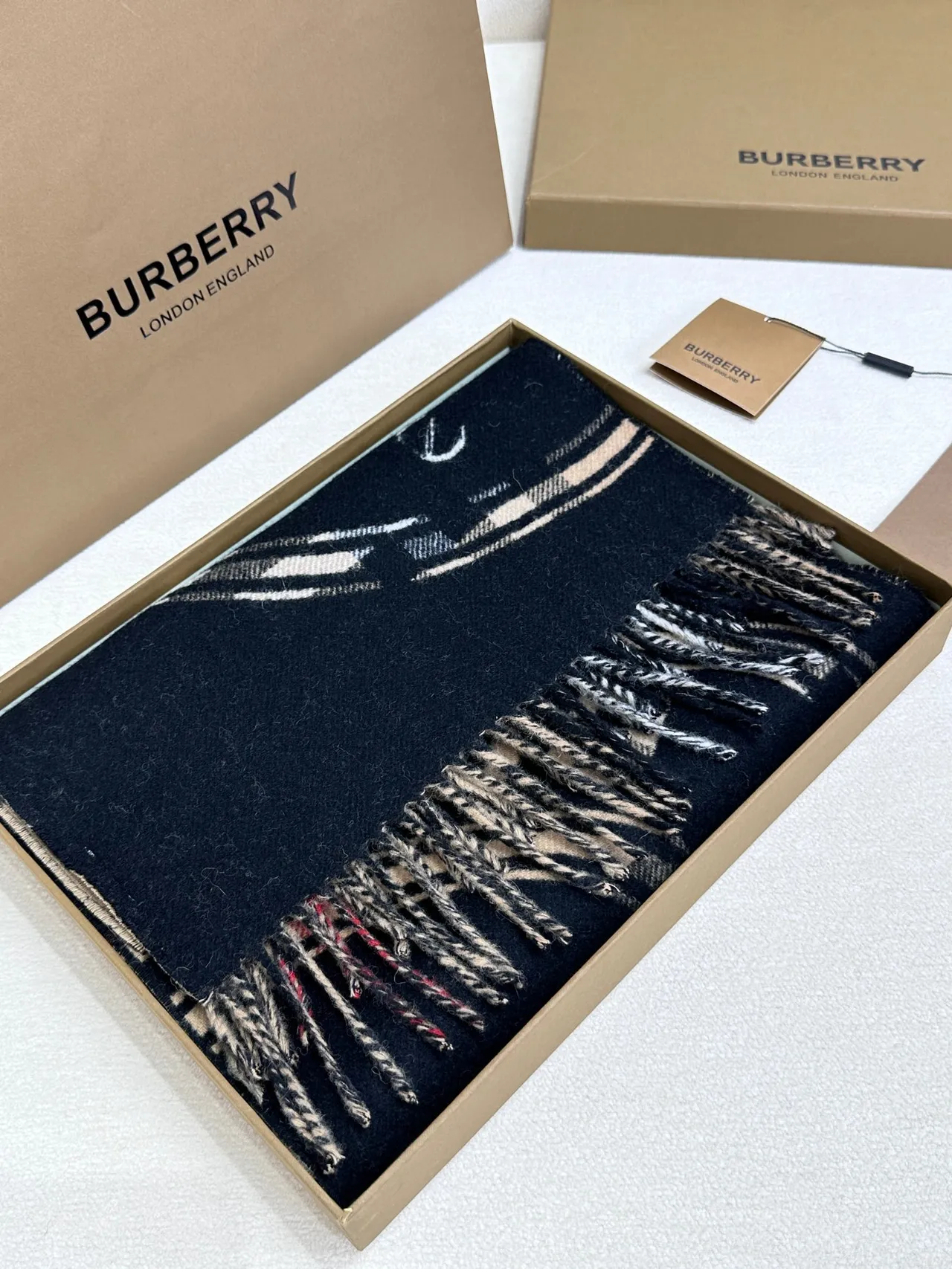 Burberry أسود بيج سوليد فيلد شيك باترن فرنج وشاح كشمير 7