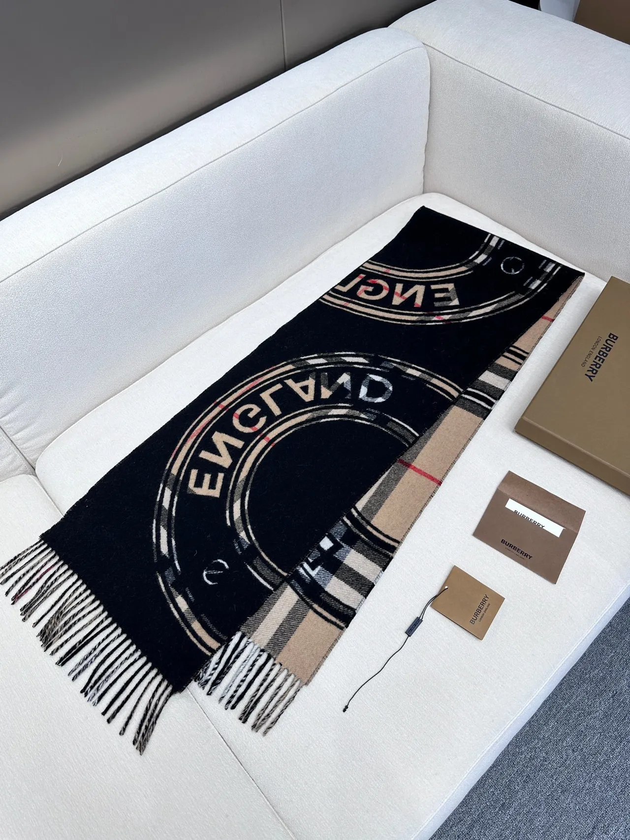 Burberry أسود بيج سوليد فيلد شيك باترن فرنج وشاح كشمير 8