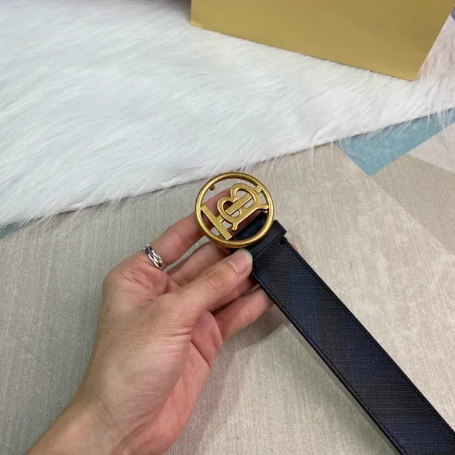 Burberry কালো সোনা মোনোগ্রাম বাকল টেক্সচার্ড লেদার বেল্ট 2