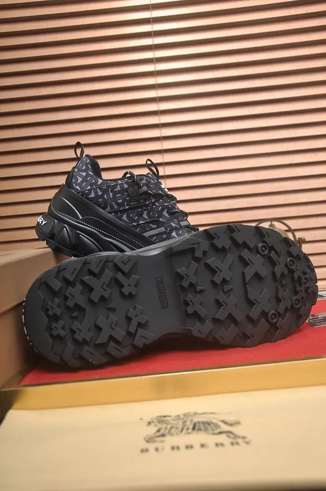 Burberry Negro Gris Monogram-Impreso Superior Oversized Suela Rugged Chunky Sneakers 3