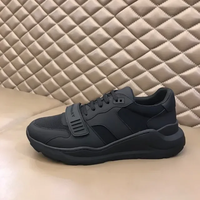 Burberry Noir Monochrome Avec Sangle Accentuée Sneakers Lifestyle 4