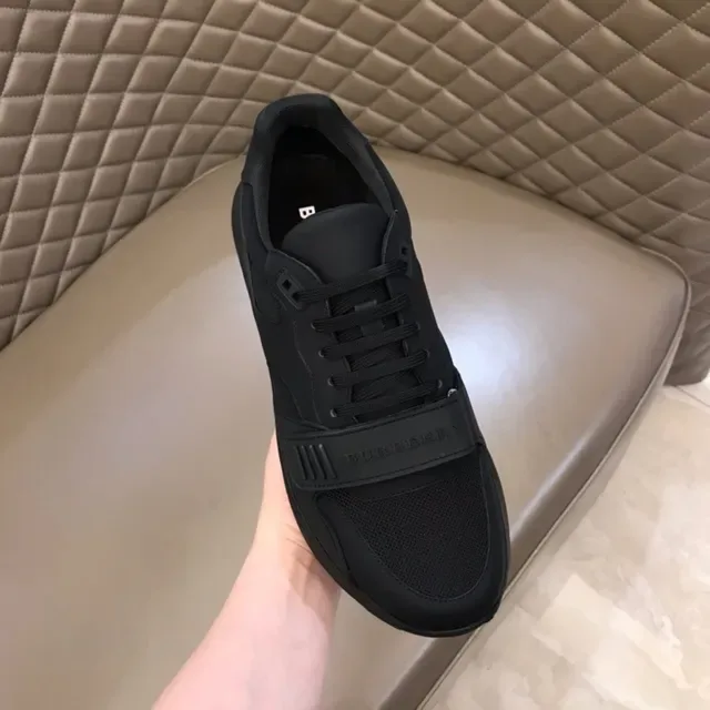 Burberry Noir Monochrome Avec Sangle Accentuée Sneakers Lifestyle 9