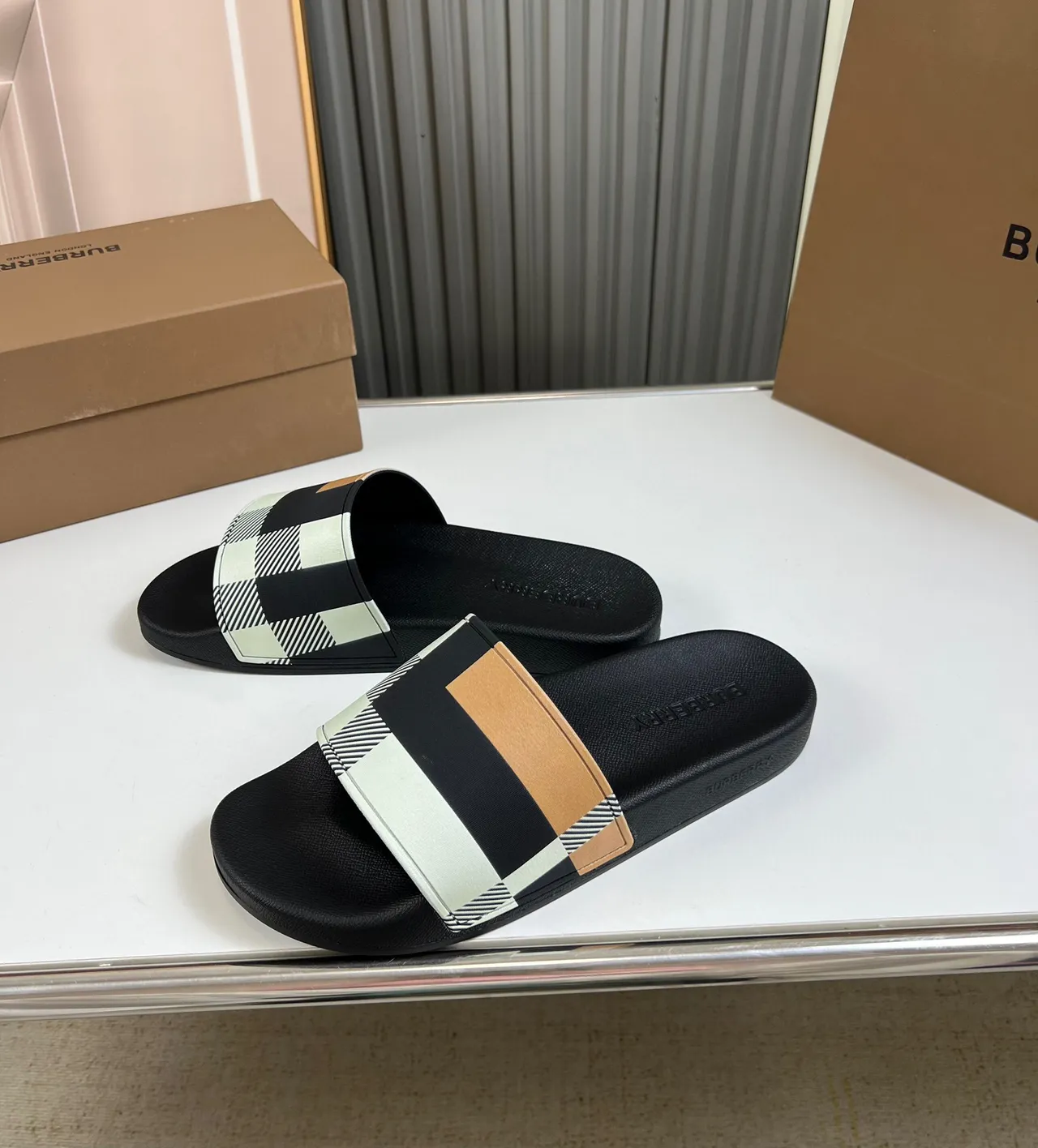 Burberry Check Slide Noir Multicolore Sangle Bloquée Couleur Panneaux Rayés Diagonaux Chaussons 3