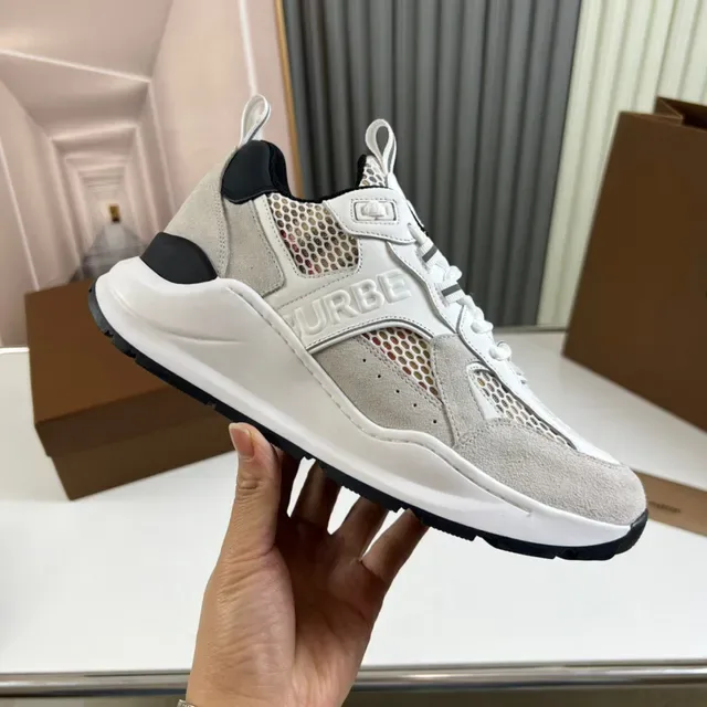 Burberry Tênis Chunky Cinza Sola Preta Parte Superior Mista Camurça e Malha 4