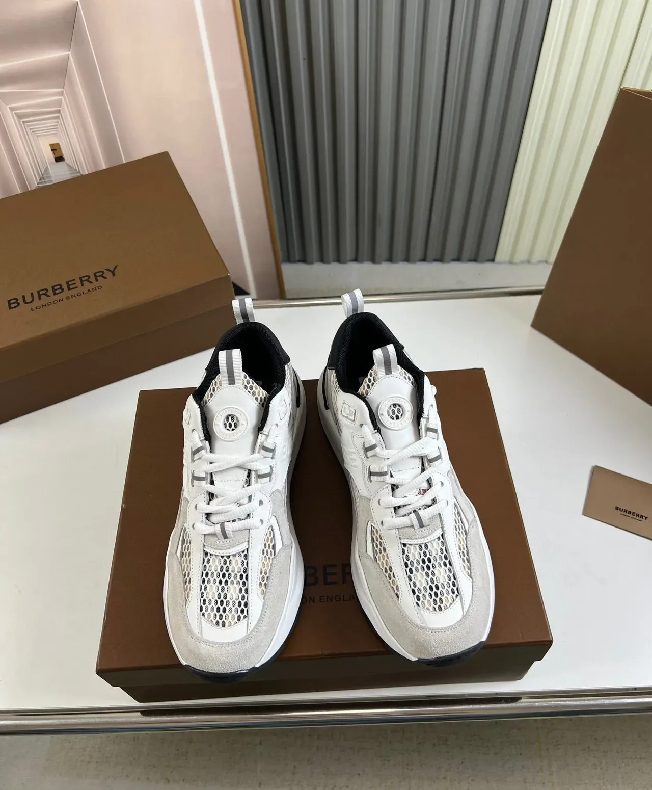 Burberry Tênis Chunky Cinza Sola Preta Parte Superior Mista Camurça e Malha 9