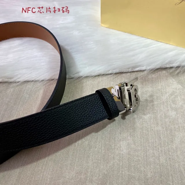 Burberry Knight Black Brown Pebbled Reversible Leather Belt 7