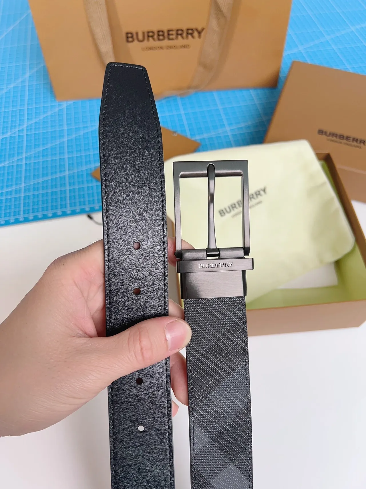 Burberry Knight charbon House Check Ceinture en cuir réversible 2