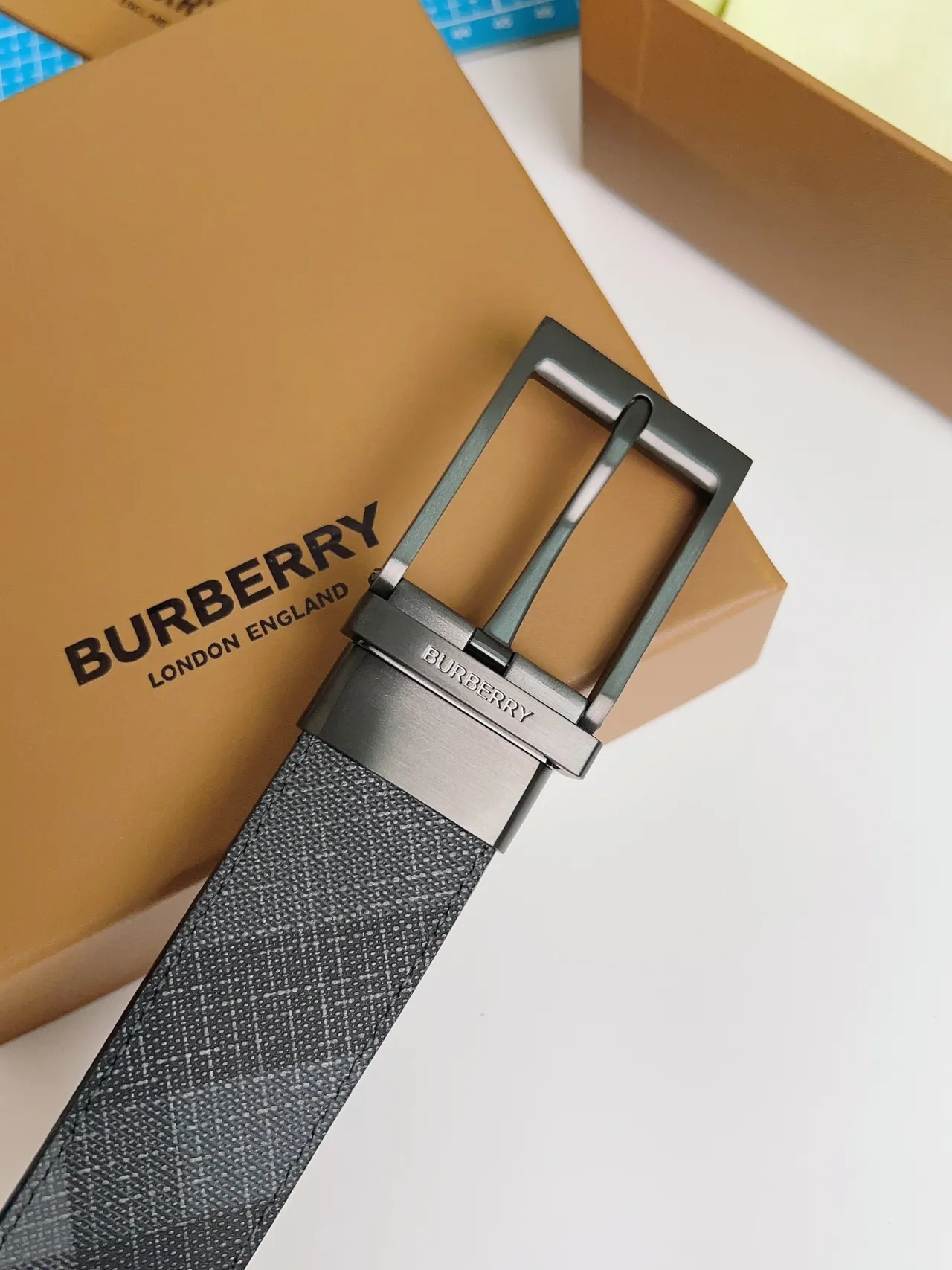 Burberry Knight charbon House Check Ceinture en cuir réversible 7