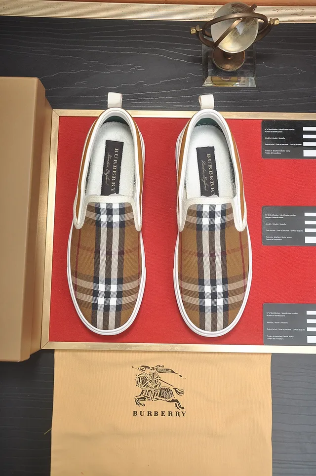 Burberry Knight Check Pattern Tênis de estilo de vida slip-on 4