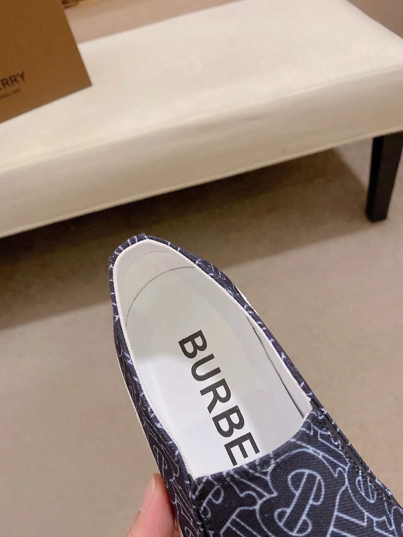 Burberry Knight Sneakers Lifestyle Slip-On Bleu Marine à Monogramme 4
