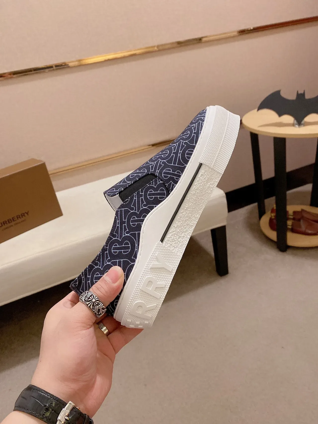 Burberry Knight Sneakers Lifestyle Slip-On Bleu Marine à Monogramme 5