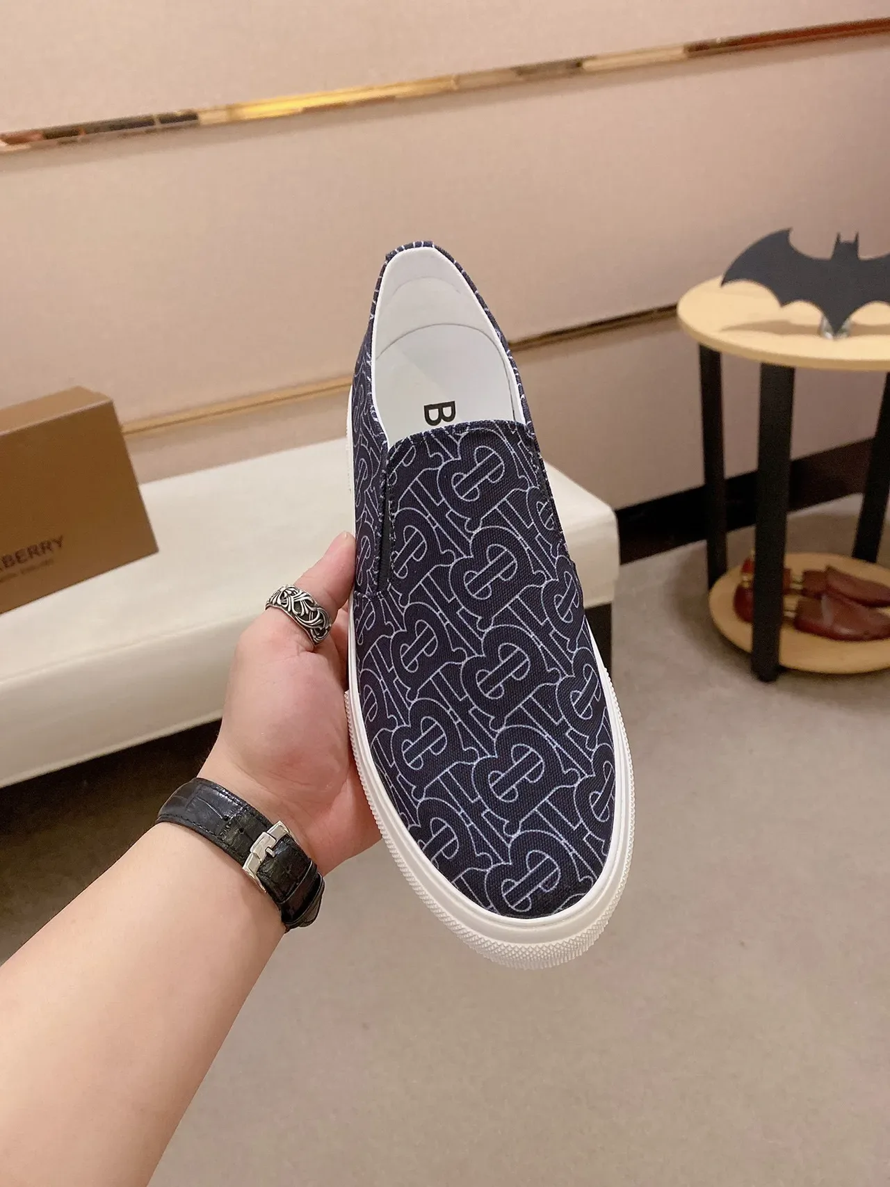 Burberry Knight Sneakers Lifestyle Slip-On Bleu Marine à Monogramme 6