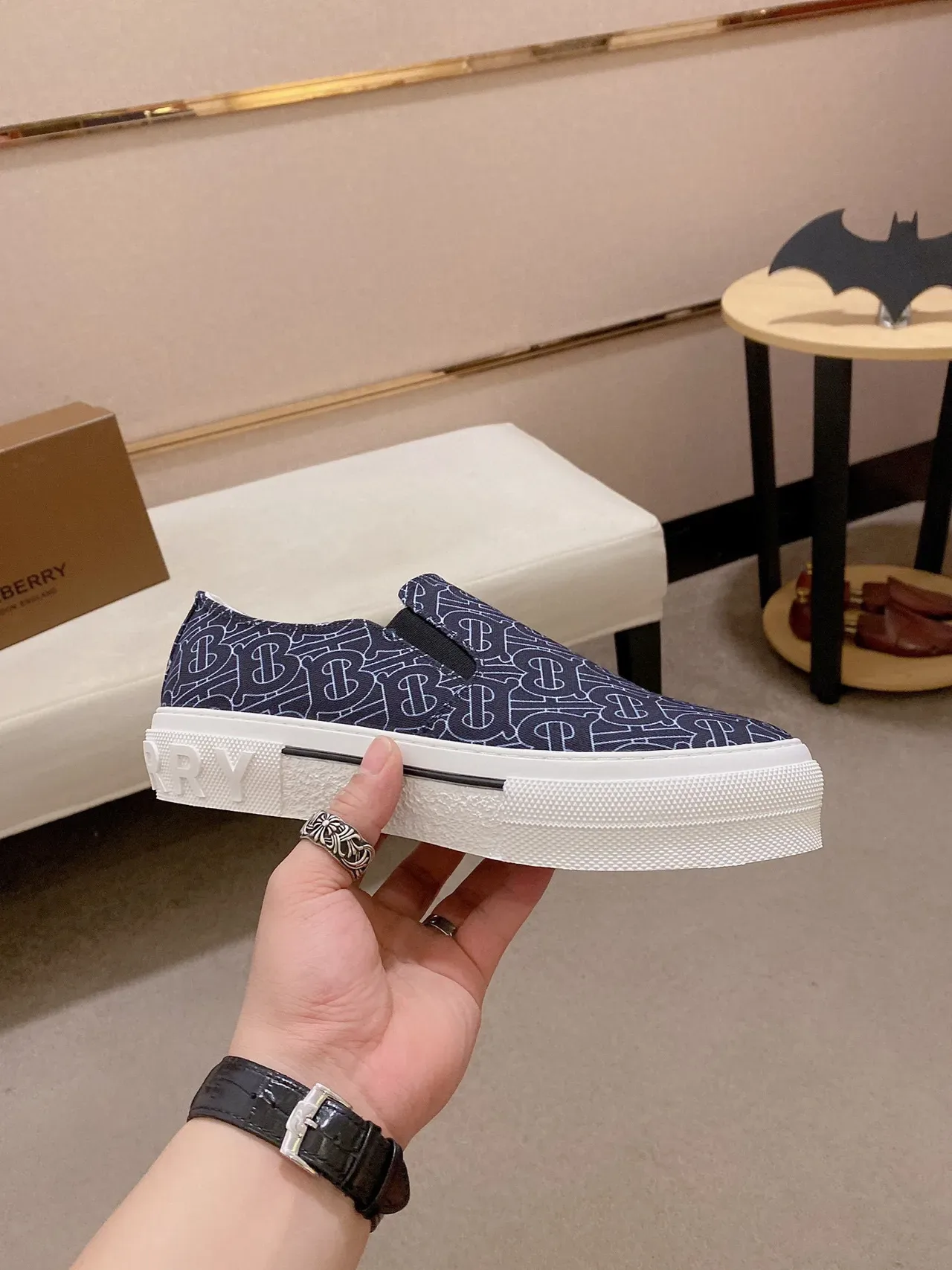 Burberry Knight Sneakers Lifestyle Slip-On Bleu Marine à Monogramme 7