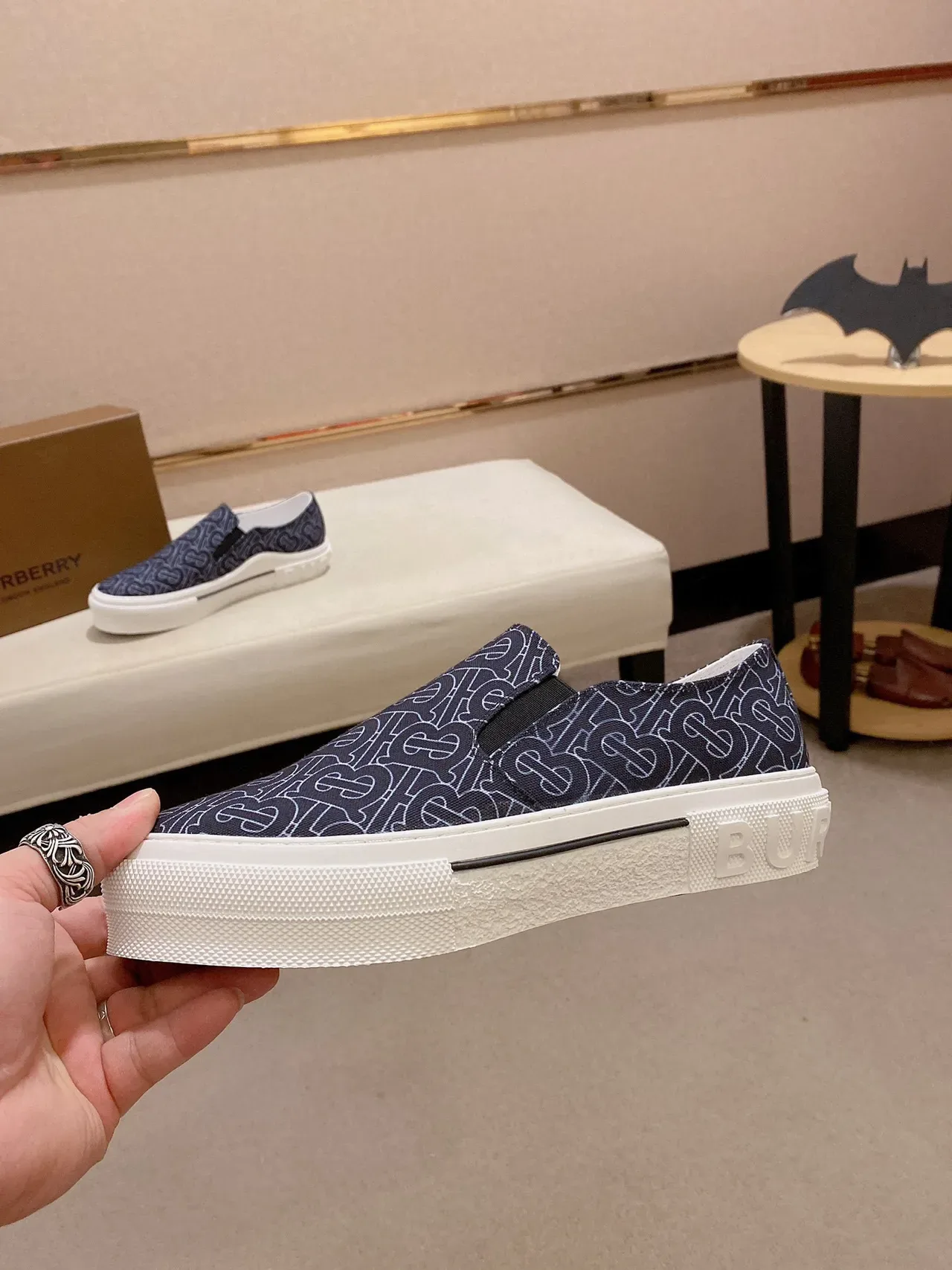 Burberry Knight Sneakers Lifestyle Slip-On Bleu Marine à Monogramme 8