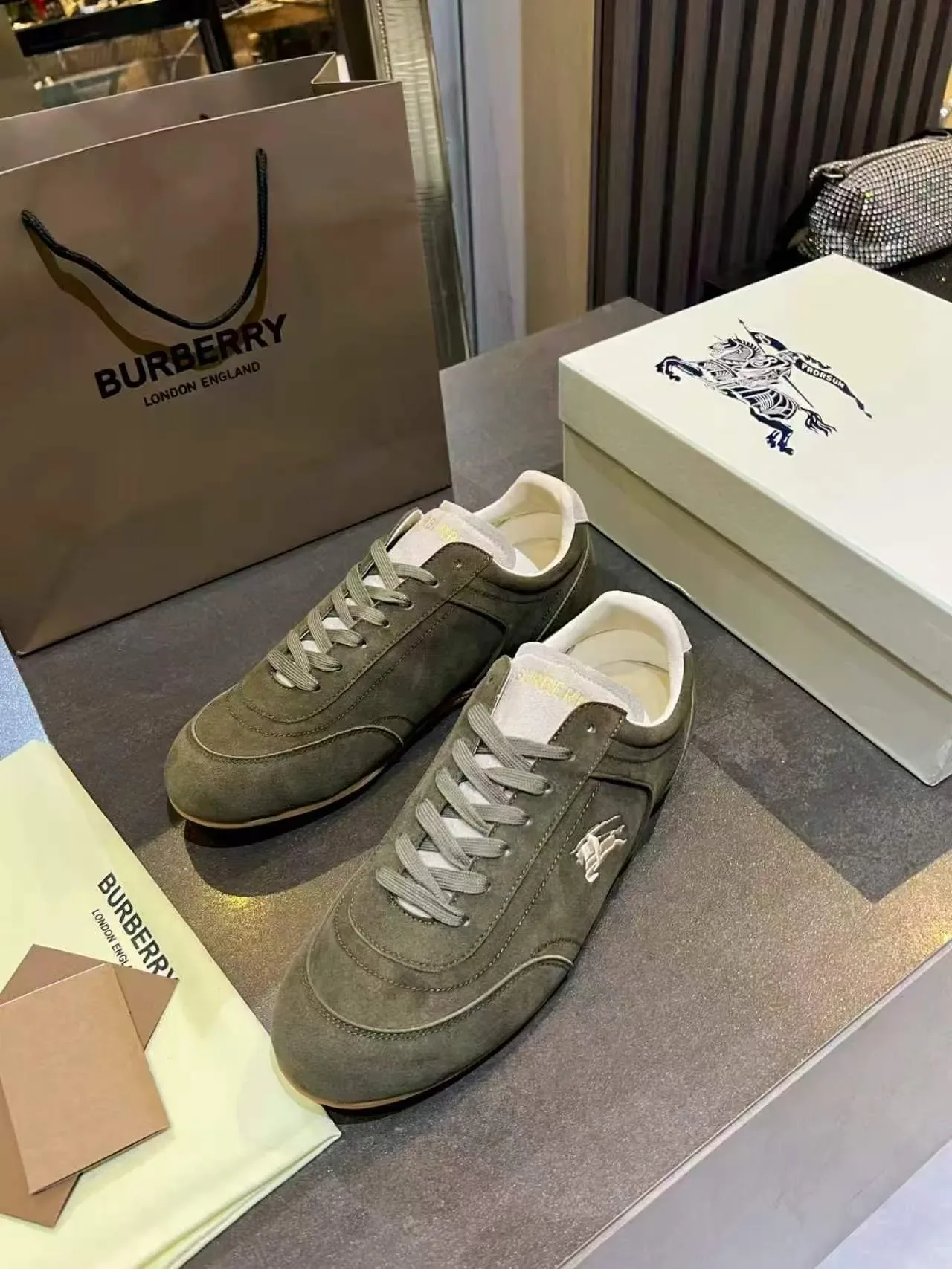 Burberry Knight Sneakers Lifestyle Vert Olive Daim 2