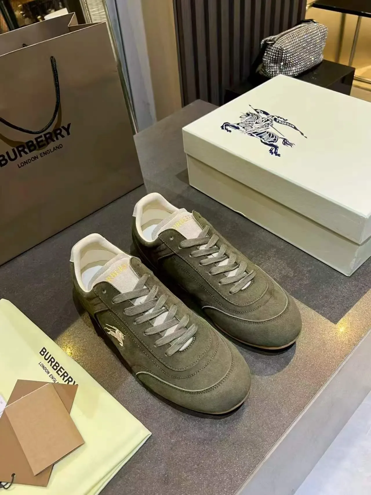 Burberry Knight Sneakers Lifestyle Vert Olive Daim 3