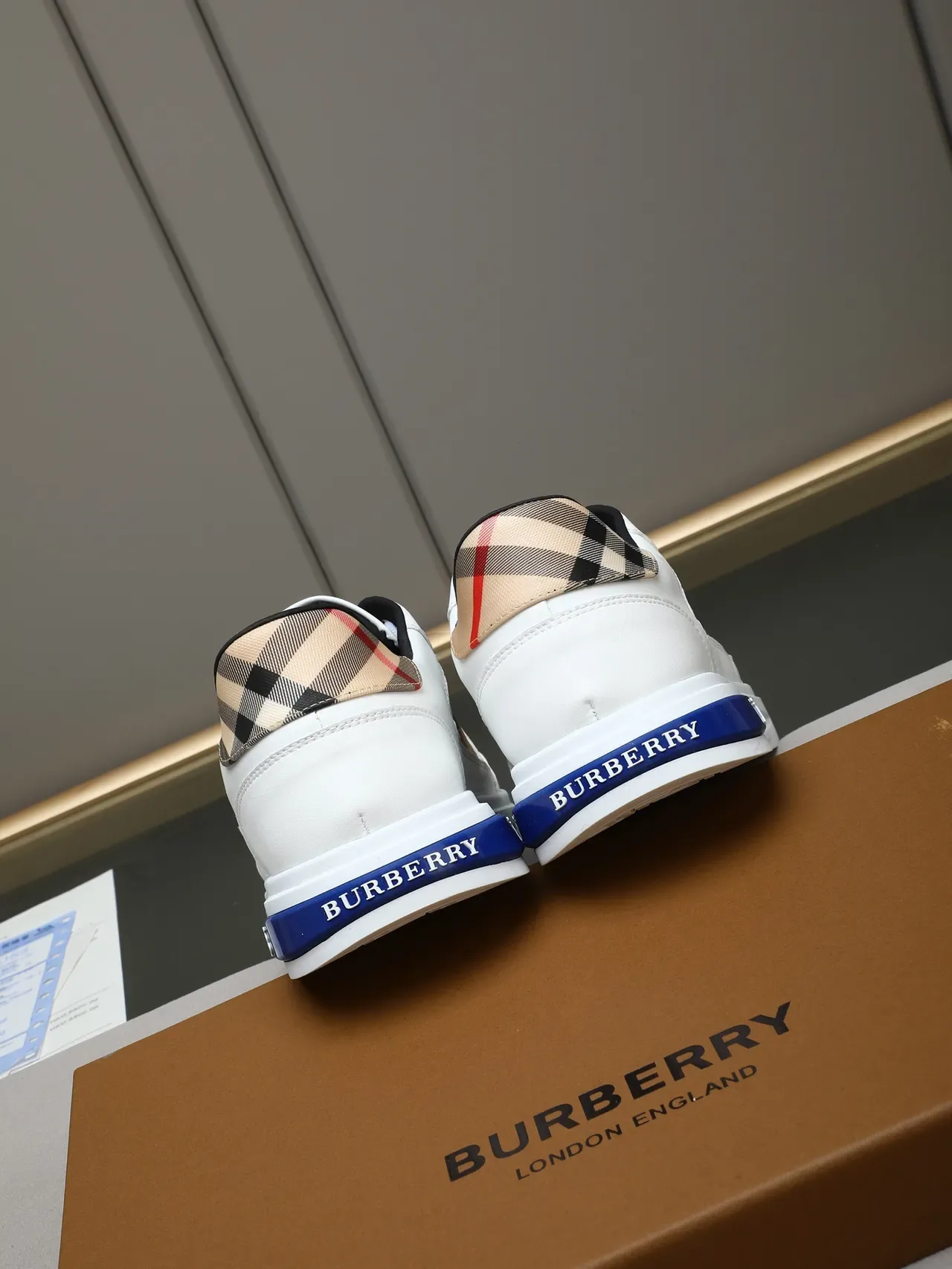 Burberry Knight Branco Azul Couro Superior Panel Iconico Check Tênis Lifestyle 3