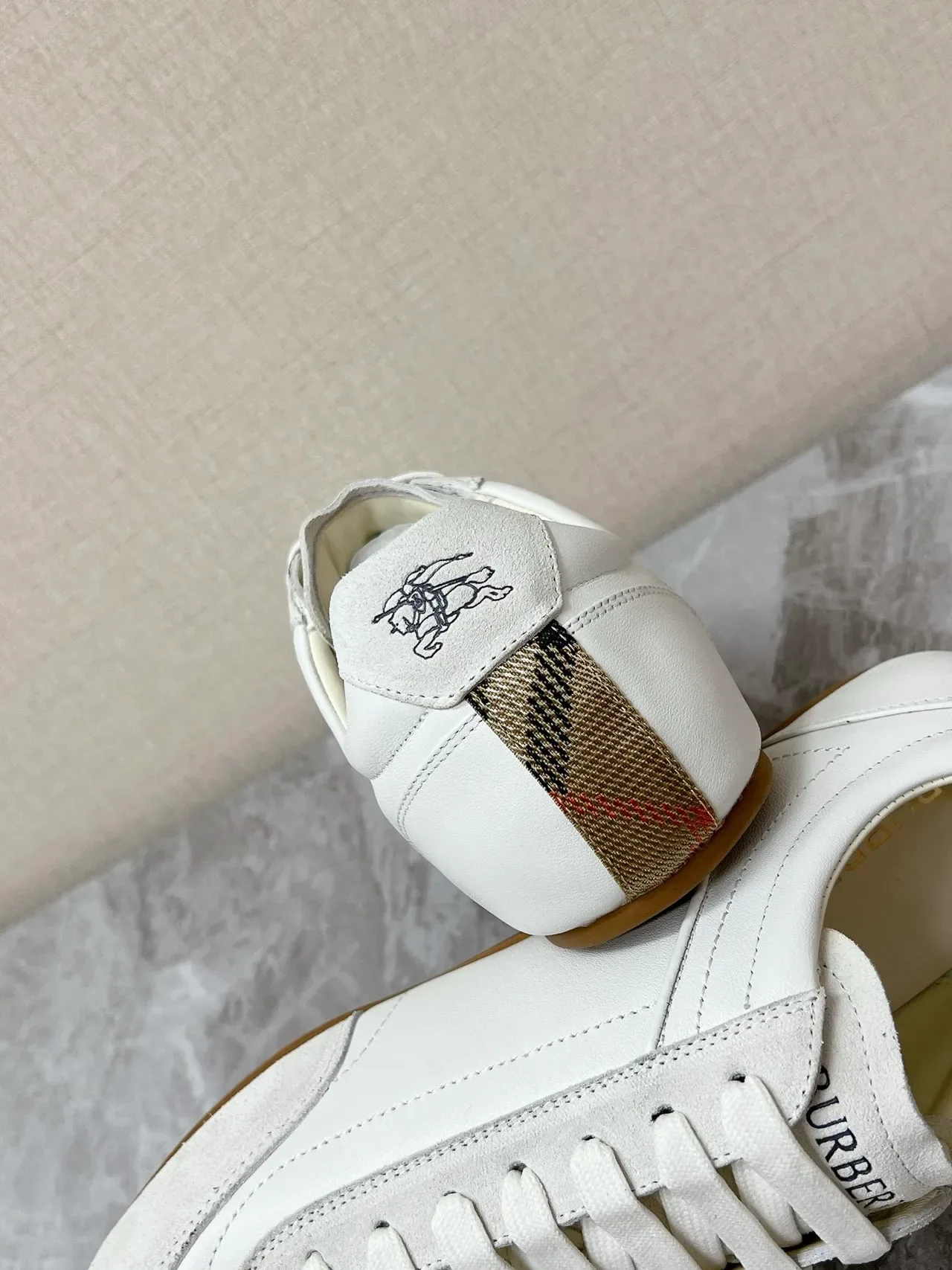 Burberry Knight Chaussures lifestyle blanches en cuir-suede hybride 2