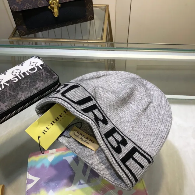 Burberry Logo-Band Knit Gray Black Cuff Beanie 6