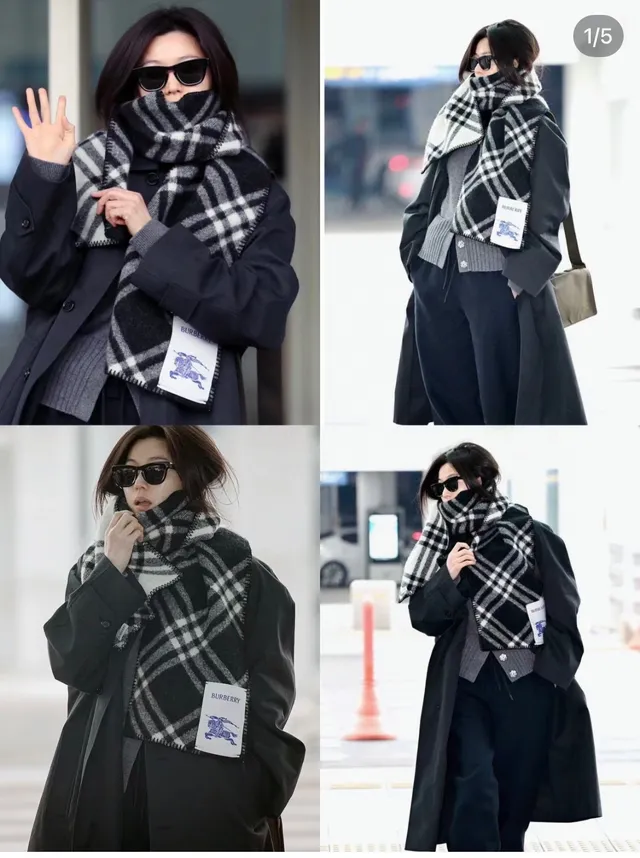 Burberry Nova Check Écharpe de Cachemire Navy et Blanc 2