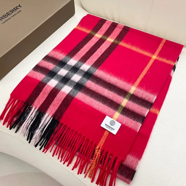Écharpe Burberry Nova Check rouge noir rose en cachemire 4