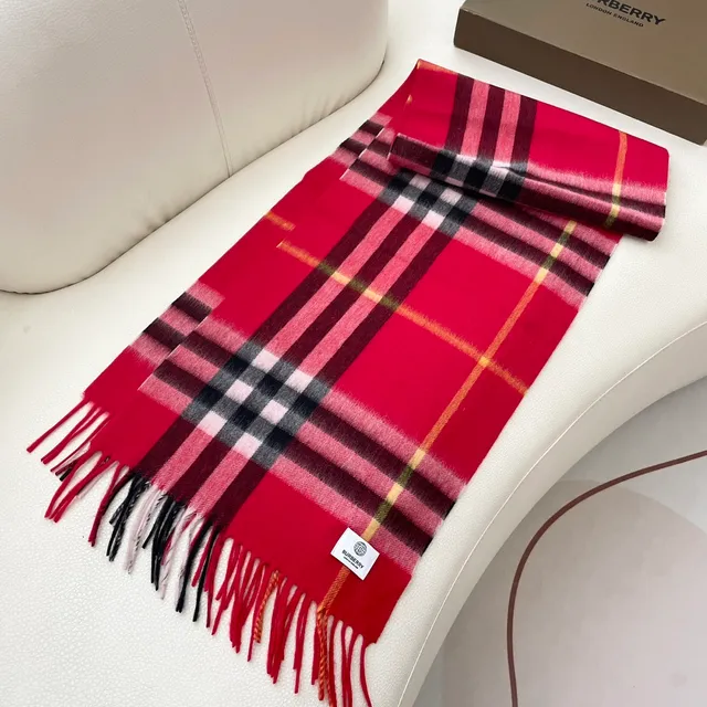 Écharpe Burberry Nova Check rouge noir rose en cachemire 5