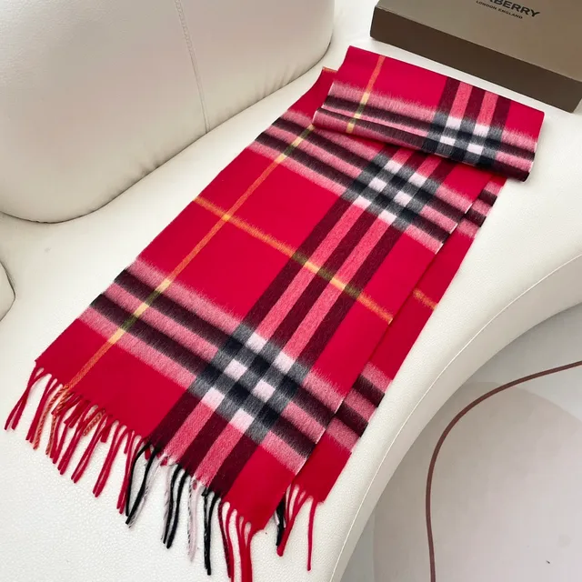 Écharpe Burberry Nova Check rouge noir rose en cachemire 6