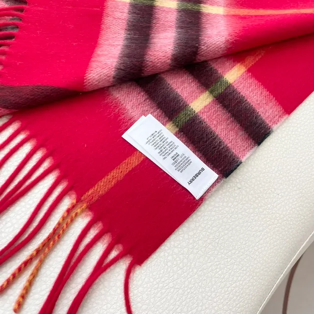Écharpe Burberry Nova Check rouge noir rose en cachemire 9
