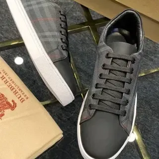 Burberry প্লেইড এবং কালো লাইফস্টাইল স্নিকার