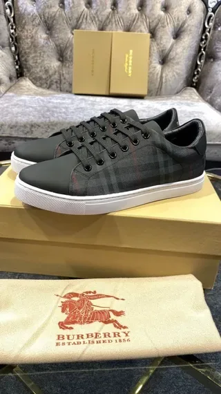 Burberry pata de gallo et noir sneakers lifestyle 3