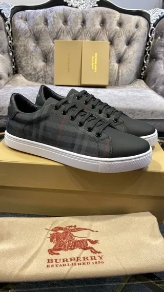 Burberry pata de gallo et noir sneakers lifestyle 4
