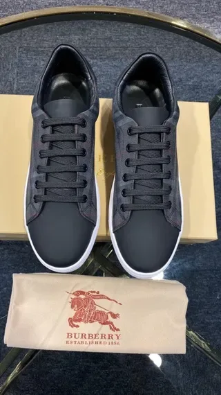 Burberry pata de gallo et noir sneakers lifestyle 5