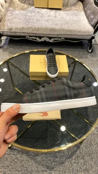 Burberry pata de gallo et noir sneakers lifestyle 9