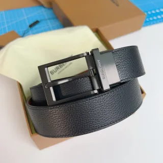Burberry दोहरी बकल काला पेबल्ड चर्म बेल्ट