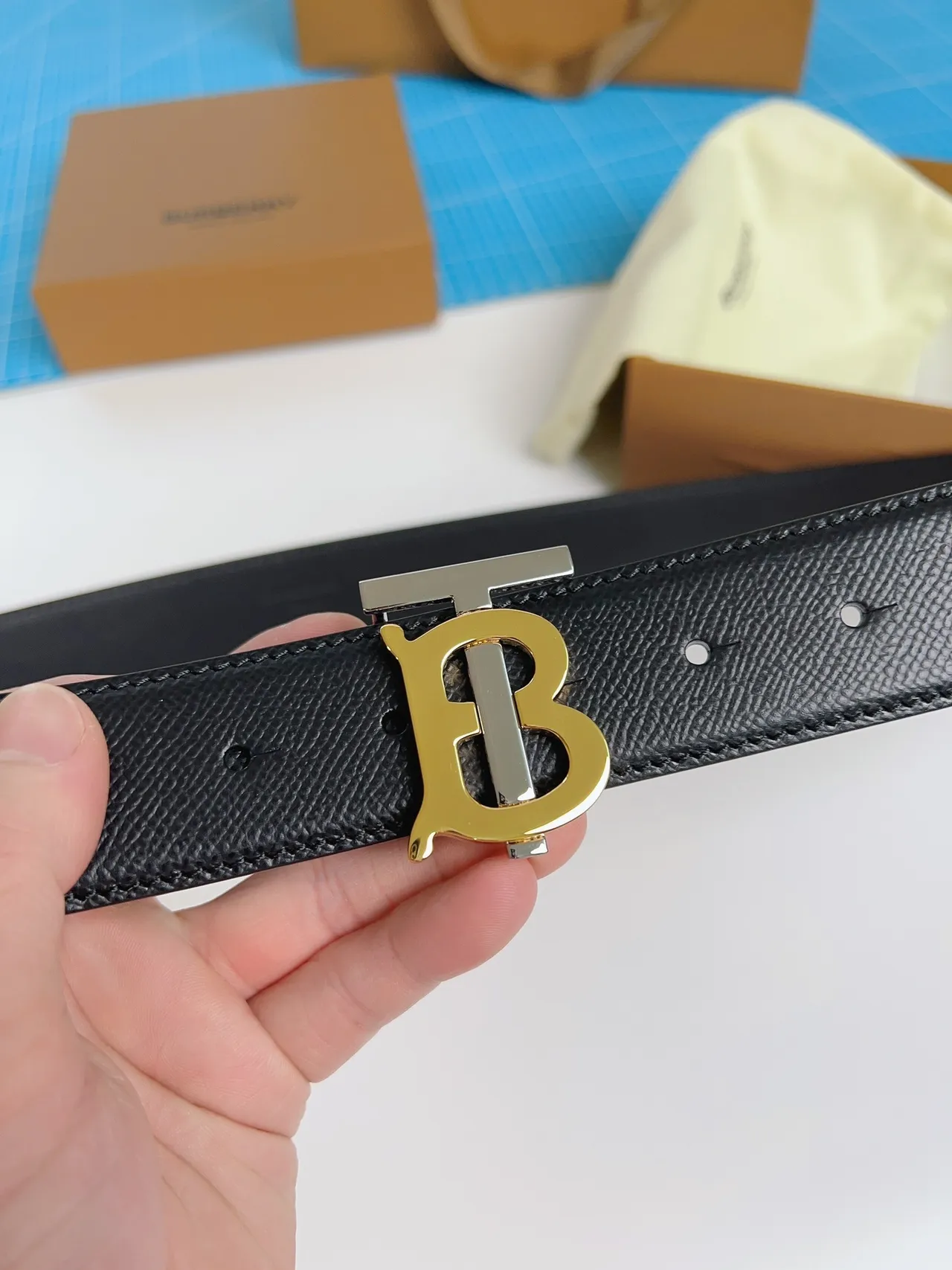 Burberry TB Belt Preto Dourado Grão Texturizado Fivela Intertravada Cinto de Couro 7