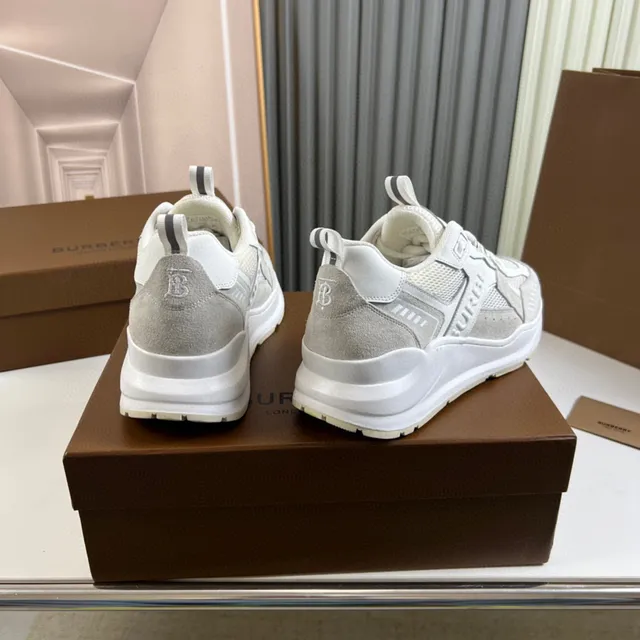 Burberry Sneakers Chunky à Suela Blanche et Grise, Panel en Maille et Similicuir 5