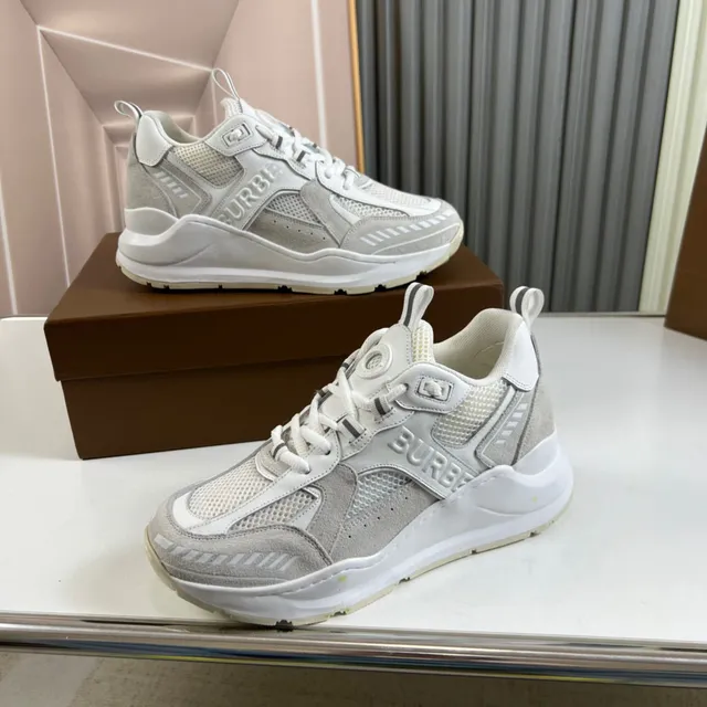 Burberry Sneakers Chunky à Suela Blanche et Grise, Panel en Maille et Similicuir 7