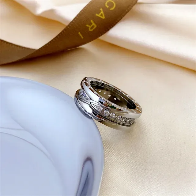 Bvlgari B.zero1 Bague en Or et Argent avec Logo Gravé sur la Bande Pavé-Set Pierres 4