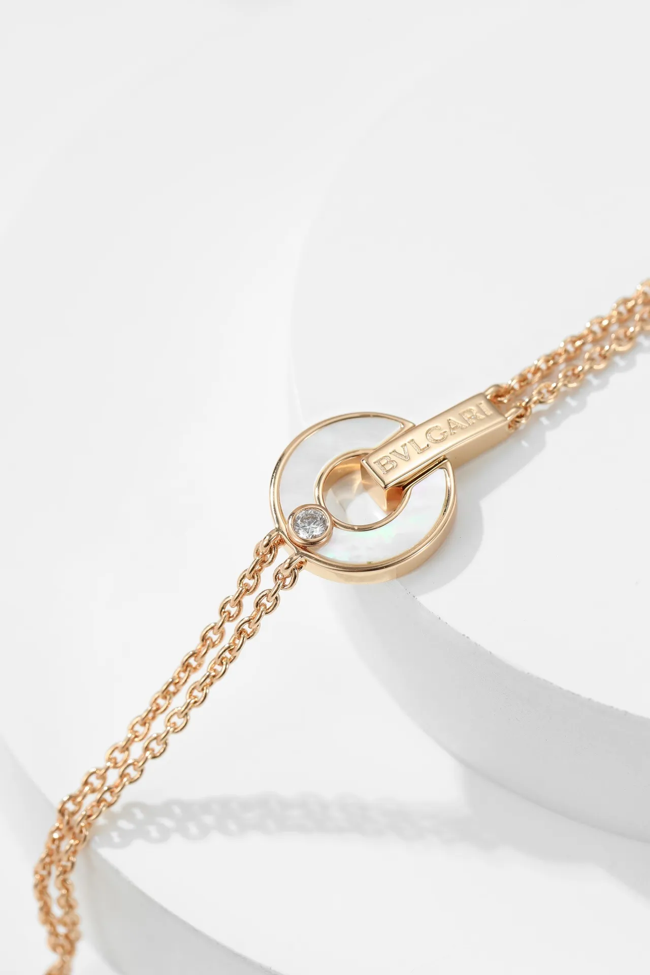 Bvlgari B.zero1 রোজ গোল্ড টোন এনামেল এবং মাদার-অফ-পার্ল ব্রেসলেট 2