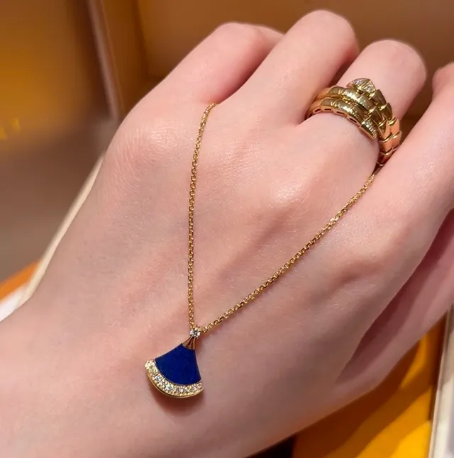 Bvlgari Divas' Dream Collier à l'émail bleu et diamants 7