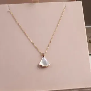 Bvlgari Divas’ Dream Fan-Shaped Mother-of-Pearl Pendant Necklace