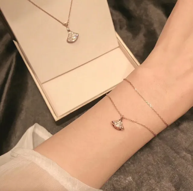 Bvlgari Divas’ Dream Chaîne délicate or argent Pavé-Set pendentif éventail collier 8