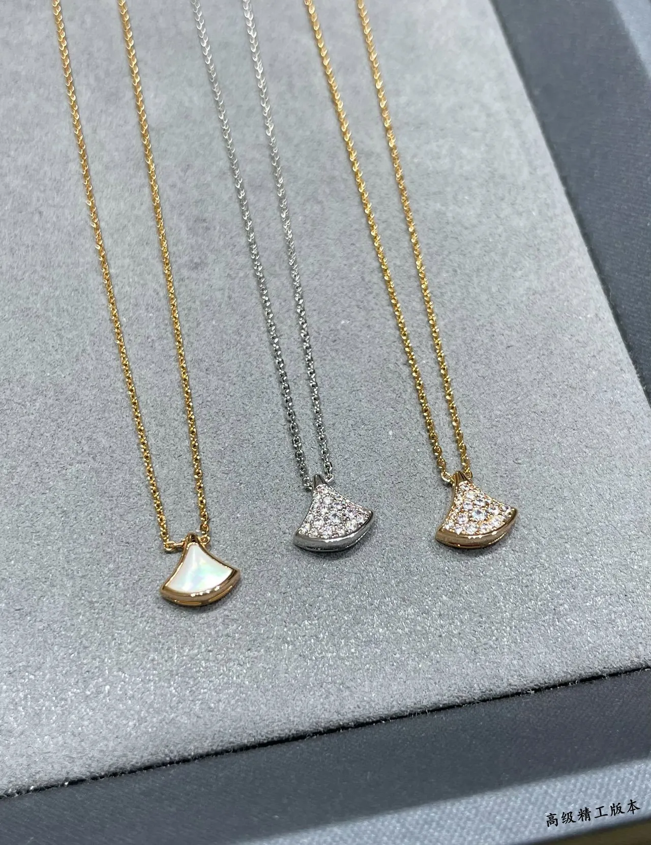 Bvlgari Divas’ Dream corrente de ouro branco pingente em forma de leque colar 2