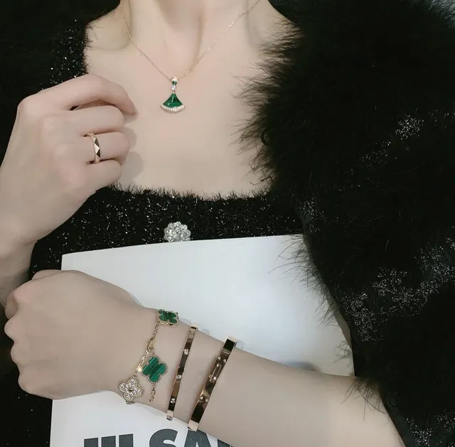 Bvlgari Divas’ Dream Collier Pendentif Éventail en Malachite et Diamant 2
