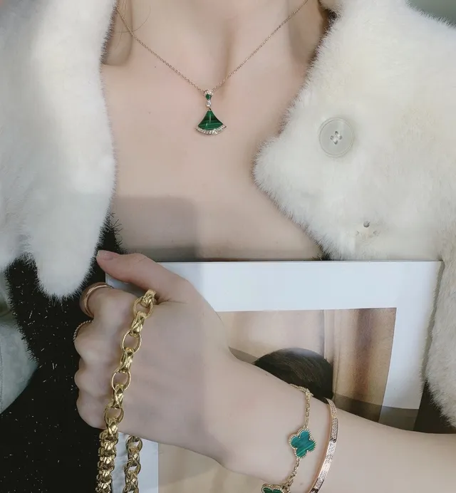 Bvlgari Divas’ Dream Collier Pendentif Éventail en Malachite et Diamant 3