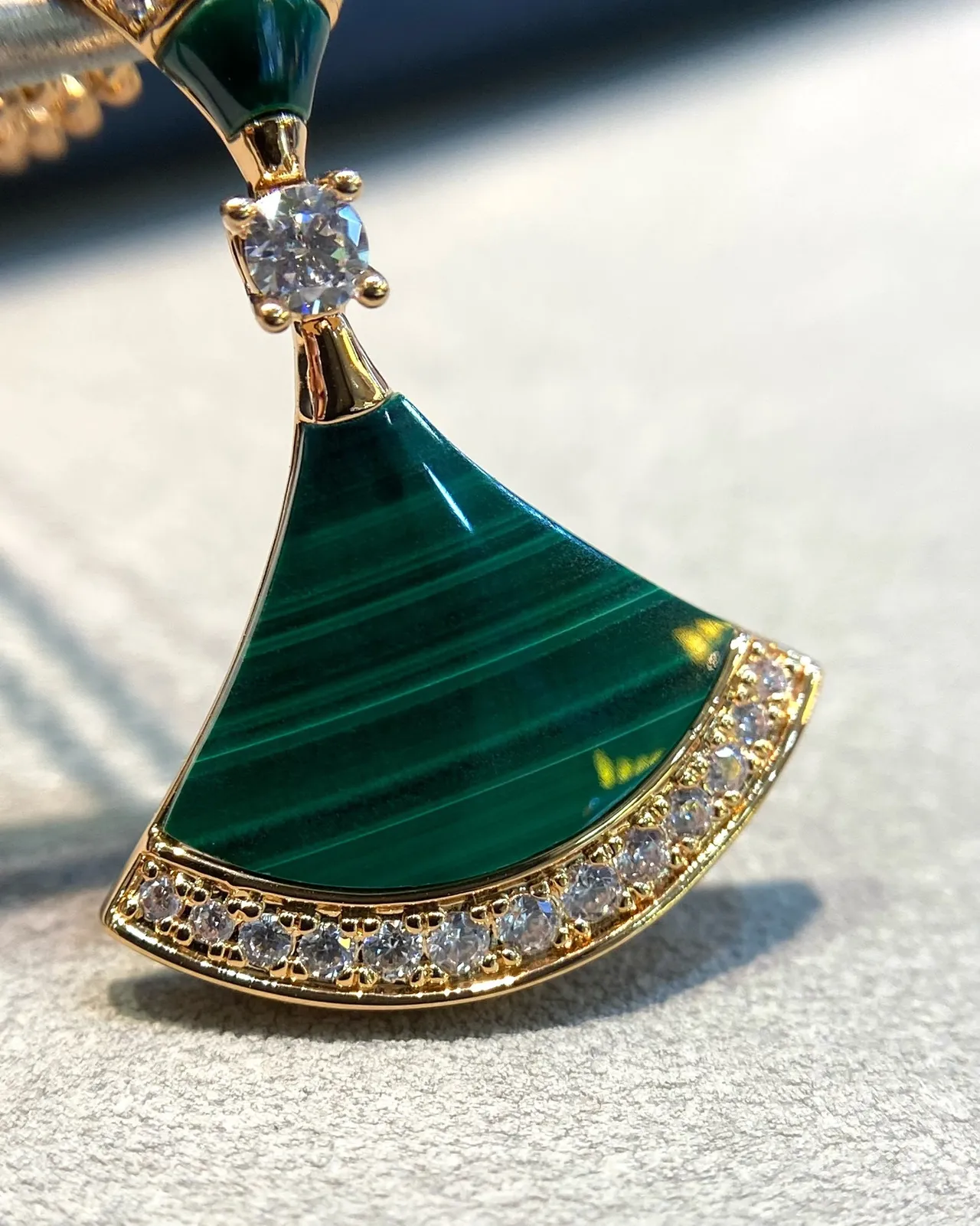Bvlgari Divas’ Dream Collier Pendentif Éventail en Malachite et Diamant 6