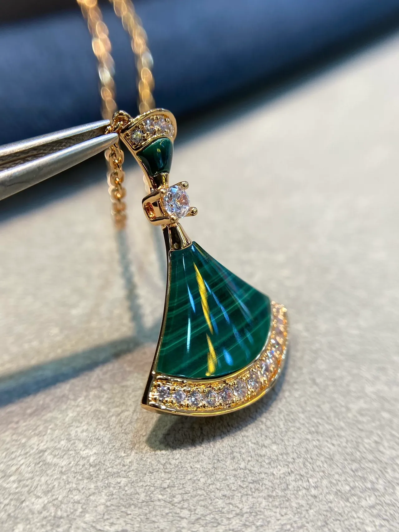 Bvlgari Divas’ Dream Collier Pendentif Éventail en Malachite et Diamant 7