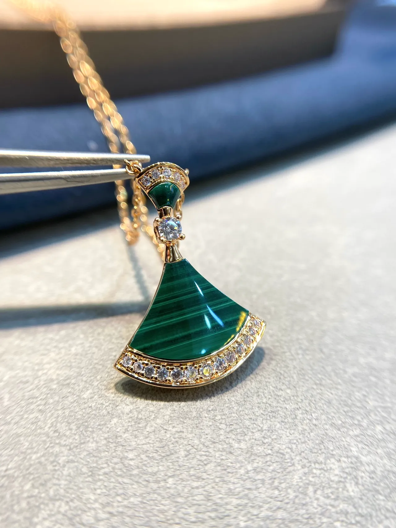 Bvlgari Divas’ Dream Collier Pendentif Éventail en Malachite et Diamant 8